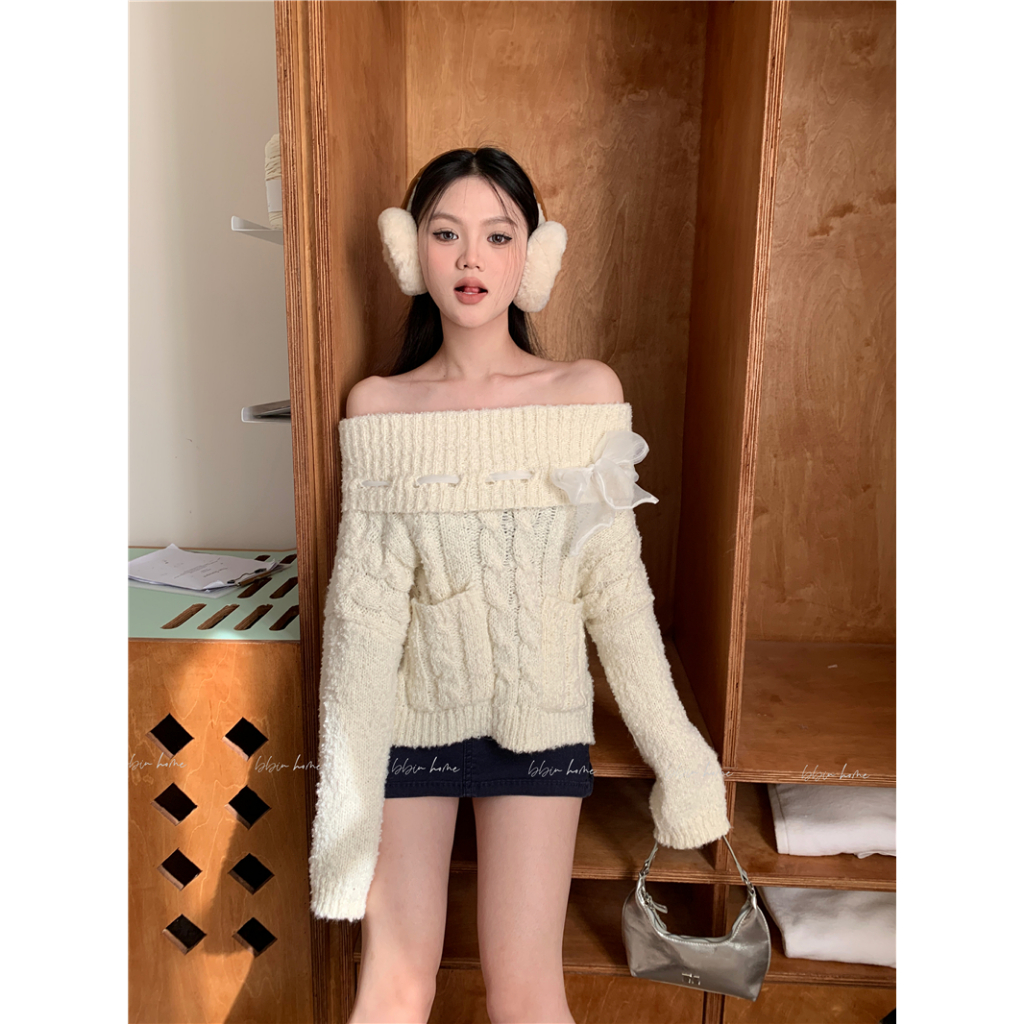 love flower เสื้อกันหนาว แขนยาว เปิดไหล่ข้างเดียว ทรงหลวม สีขาว สําหรับผู้หญิง