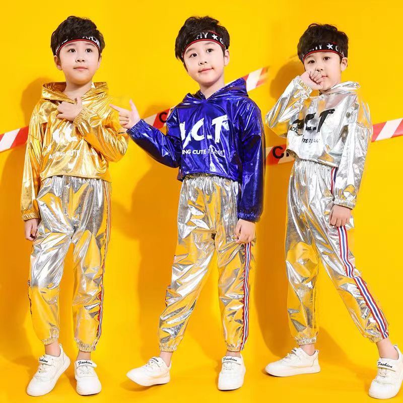 เสื้อยืดแขนยาว มีฮู้ด หนังเทียม สีทอง แวววาว และกางเกง สไตล์ฮิปฮอป สําหรับเด็กผู้ชาย ใส่เต้นแจ๊ส
