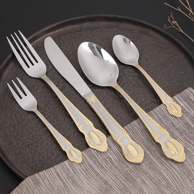 [ใหม่] ชุดช้อนส้อม มีด ส้อม สเตนเลส สไตล์ตะวันตก เรโทร สําหรับใช้บนโต๊ะอาหาร ชุดมีด ส้อม และช้อน ของใช้ในครัวเรือน ห้าชิ้น