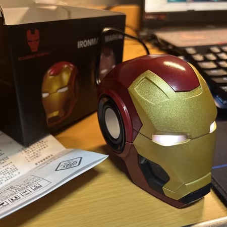 Compact Marvel: ลําโพงบลูทูธ ขนาดเล็ก พร้อมหมวกกันน็อค Iron Man - แบบพกพา Wireless Audio Marvel!