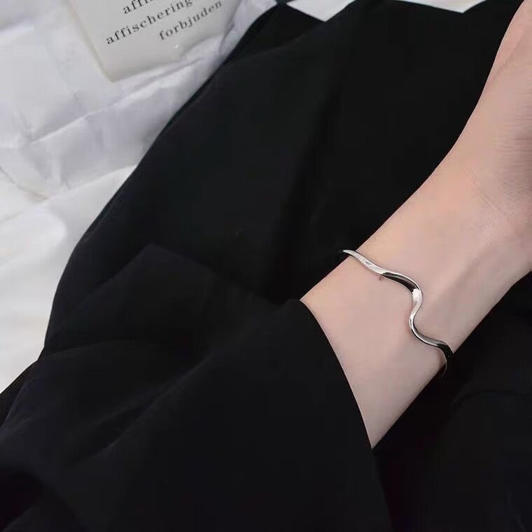 สร้อยข้อมือ จี้รูปโมบิส สีเงิน เหมาะกับของขวัญวันเกิด สไตล์เกาหลี สําหรับผู้หญิง และนักเรียน