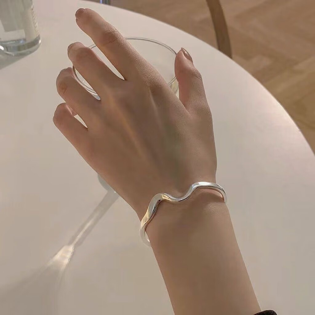 สร้อยข้อมือ จี้รูปโมบิส สีเงิน เหมาะกับของขวัญวันเกิด สไตล์เกาหลี สําหรับผู้หญิง และนักเรียน