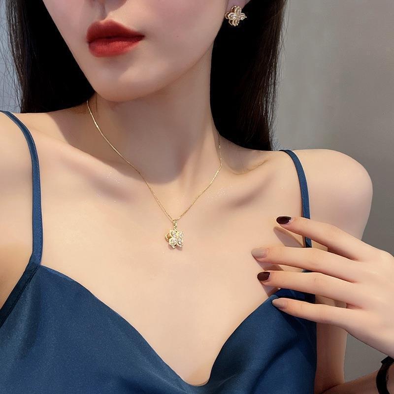 Artphro สร้อยคอ จี้ใบโคลเวอร์สี่แฉก ประดับเพทาย นําโชค ของขวัญสําหรับผู้หญิง ราคา ถูกที่สุด ดีลบีเคเค แกลเลอรีภาพที่ 3