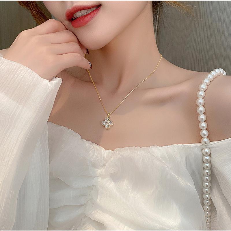 Artphro สร้อยคอ จี้ใบโคลเวอร์สี่แฉก ประดับเพทาย นําโชค ของขวัญสําหรับผู้หญิง ราคา ถูกที่สุด ดีลบีเคเค แกลเลอรีภาพที่ 4