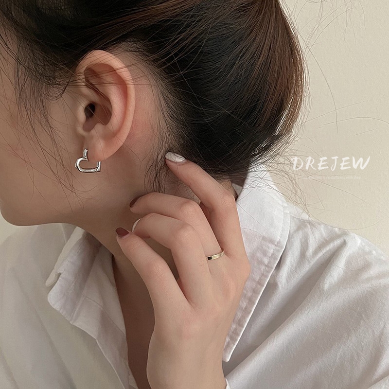 DREJEW ต่างหูโลหะ รูปหัวใจ สไตล์เกาหลี เรียบง่าย เครื่องประดับแฟชั่น 1