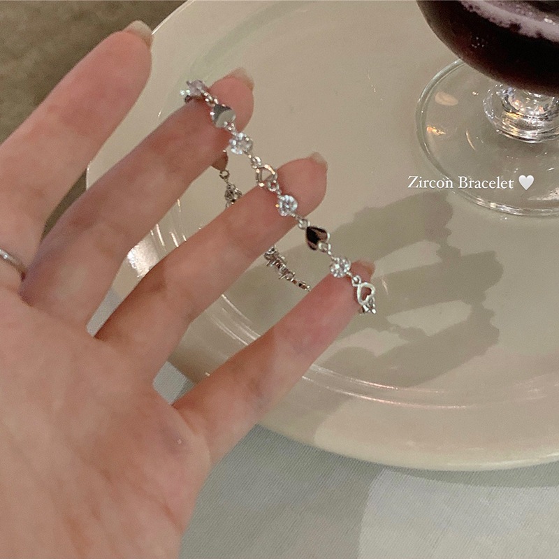Soso สร้อยข้อมือเพทาย รูปหัวใจกลวง
