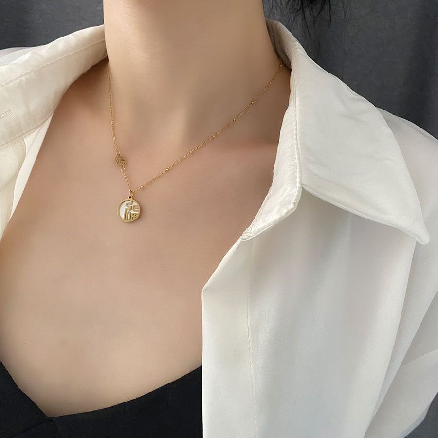 Ht สร้อยคอโซ่เหล็กไทเทเนียม จี้ตัวอักษร Fu สีขาว สไตล์จีน ระดับไฮเอนด์ ไม่จางหาย เครื่องประดับยอดนิยม