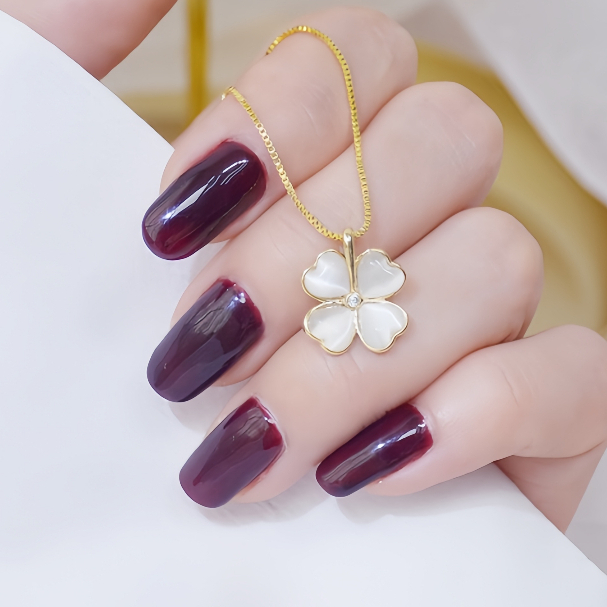 สร้อยคอไทเทเนียม ชุบทอง จี้ใบโคลเวอร์สี่แฉก หรูหรา ระดับไฮเอนด์