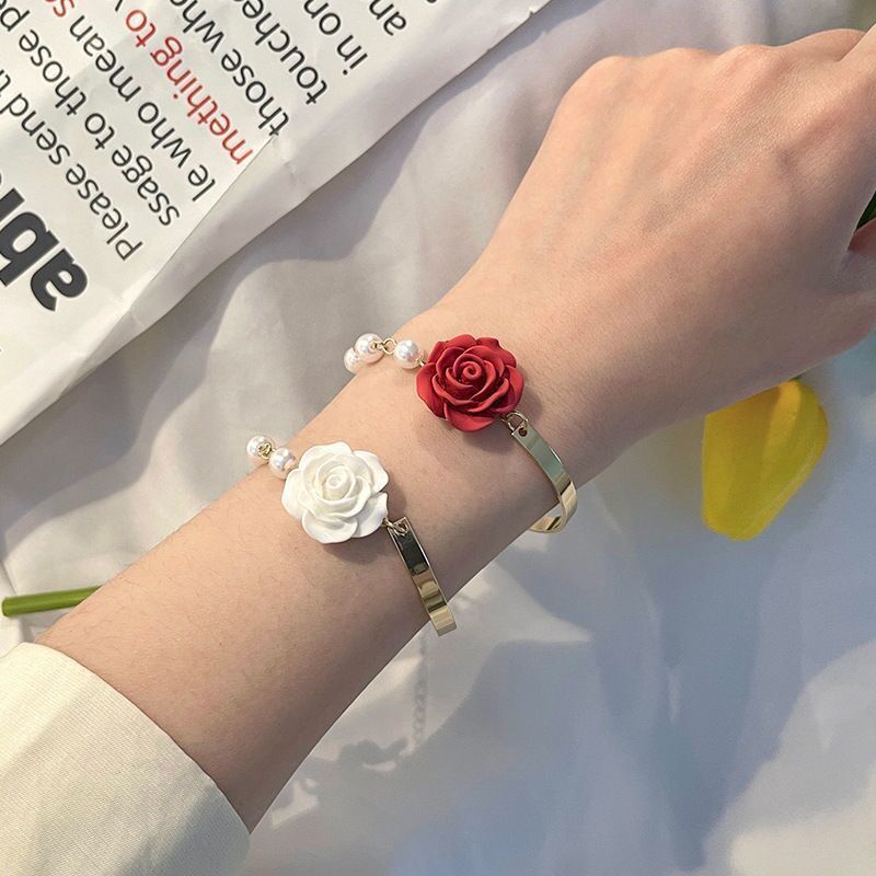 สร้อยข้อมือ จี้ดอกกุหลาบ ประดับคริสตัล และผีเสื้อ เหมาะกับของขวัญวันวาเลนไทน์ สไตล์เกาหลี สําหรับผู้หญิง