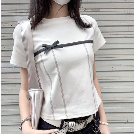 ใหม่ เสื้อยืดลําลอง ผ้าฝ้าย แขนสั้น เปิดไหล่ ประดับโบว์ ทรงสลิมฟิต เหมาะกับฤดูร้อน สําหรับสตรี