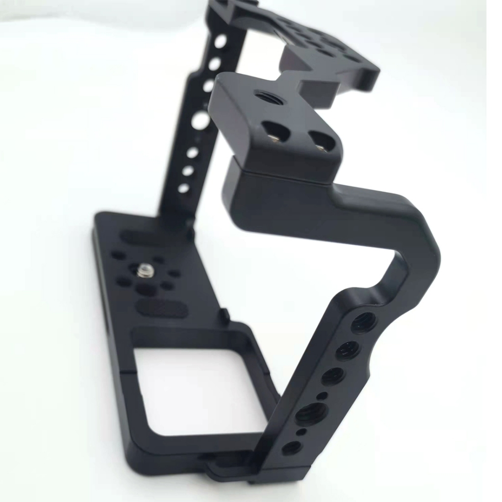 กรงกล้อง Topcine สําหรับ Panasonic GH5 GH5S GH5II กรงอลูมิเนียมเต็มรูปแบบพร้อมที่ยึดรองเท้าเย็นสําหรับไมโครโฟนและแสง - รูปที่ 4