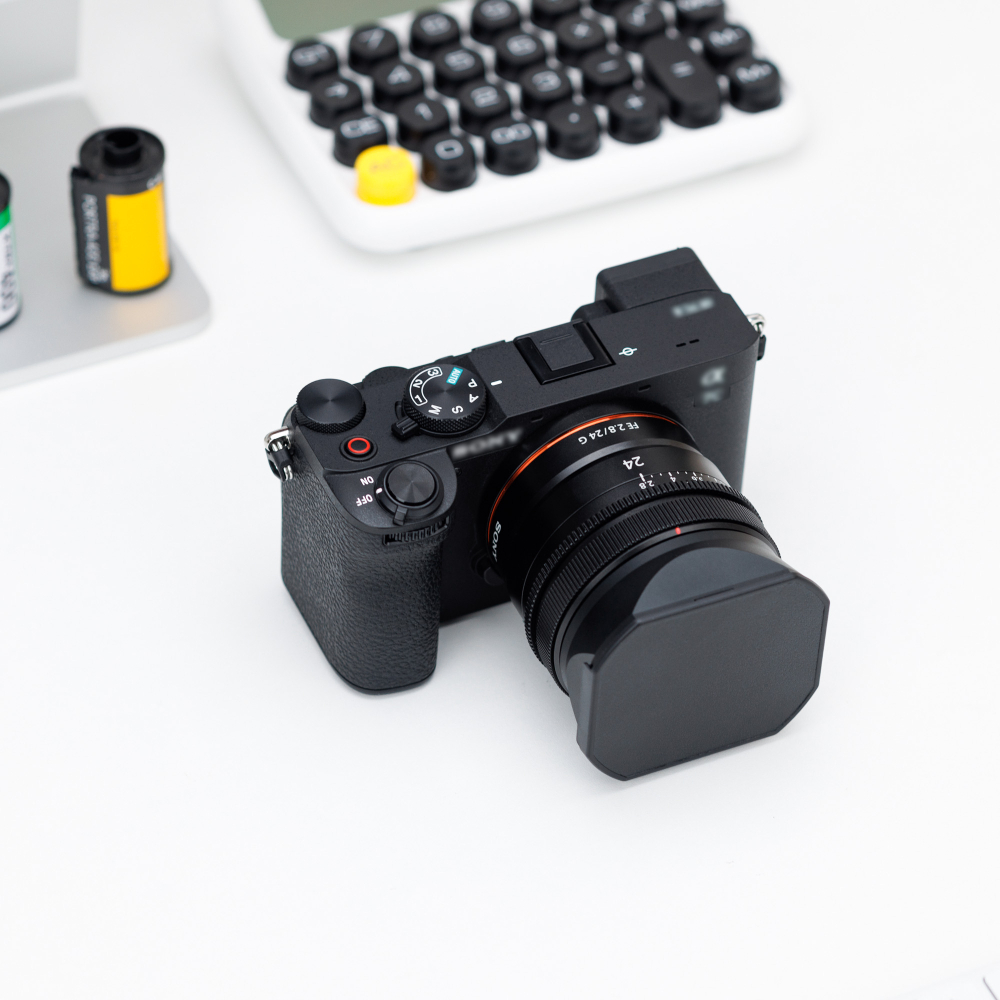 JJC LH-SH166 เลนส์ฮู้ดโลหะ ทรงสี่เหลี่ยม สําหรับกล้อง Sony FE 24mm F2.8 G / FE 40mm f/2.5 / FE 50mm F2.5 G SEL24F28G SEL40F25G SEL50F25G Sony a7R V a7 IV a7S III a7C II a1 a9