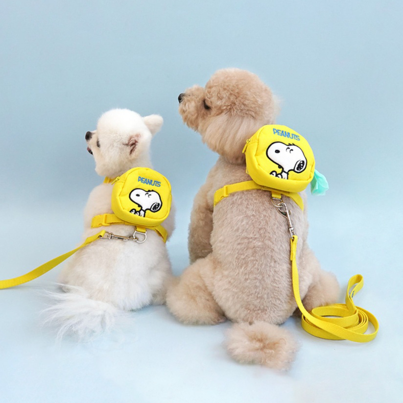 Snoopy Snoopy สายรัดหน้าอกสนูปปี้เวอร์ชั่นเกาหลีการ์ตูนสัตว์เลี้ยงออกนอกบ้านสุนัขเดินกระเป๋าเป้สะพายหลังขนาดเล็กสายจูงป้องกันการสูญหาย SB