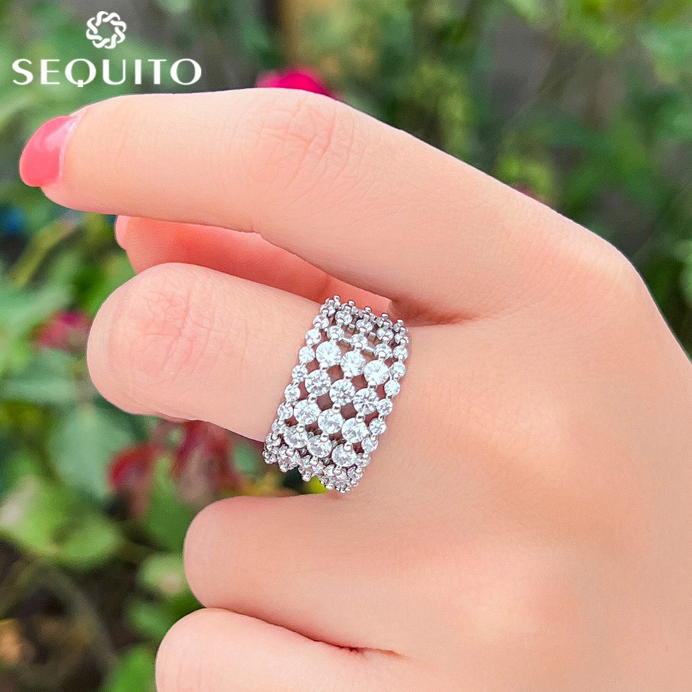 SEQUITO เกรด Paved รอบ AAA Cubic Zirconia Hollow Out ผู้หญิงกว้างแหวนสีขาว Gold Plated ปรับเครื่องประดับนิ้วมือสําหรับจัดเลี้ยงชุดราตรี R134