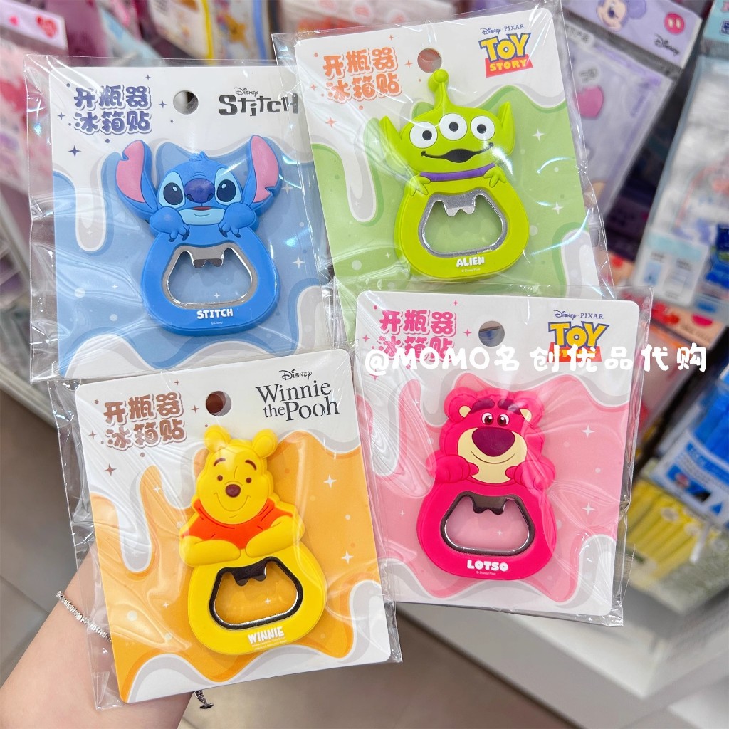 Miniso MINISO พรีเมี่ยม ดิสนีย์ สตรอเบอร์รี่ วินนี่ เดอะ พูห์ ที่เปิดขวด สติกเกอร์ ตู้เย็น น่ารัก สามตา สติกเกอร์ข้อความ Stitch