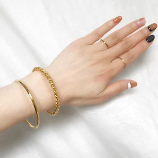 สร้อยข้อมือ เหล็กไทเทเนียม ชุบทอง 18k ทรงกลม ปิดได้ สําหรับคู่รัก