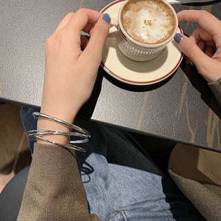 สร้อยข้อมือ เหล็กไทเทเนียม ชุบทอง 18k ทรงกลม ปิดได้ สําหรับคู่รัก