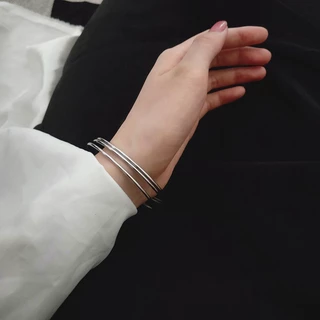 สร้อยข้อมือ เหล็กไทเทเนียม ชุบทอง 18k ทรงกลม ปิดได้ สําหรับคู่รัก