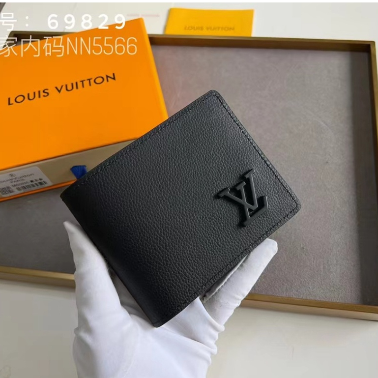 Louis- Vuitton L-V กระเป๋าสตางค์ หนังวัวแท้ ใบสั้น พร้อมเลขที่อนุกรม M69829
