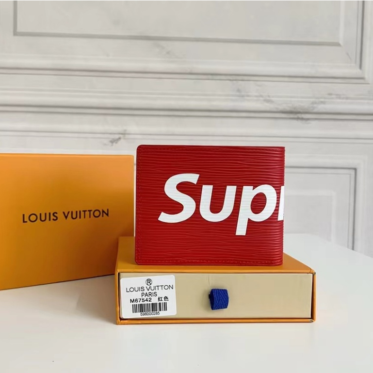 Louis ของแท้ -Vuitton L-V Supreme กระเป๋าสตางค์ใบสั้น ใส่บัตรได้ กันฝุ่น สําหรับผู้ชาย M67542