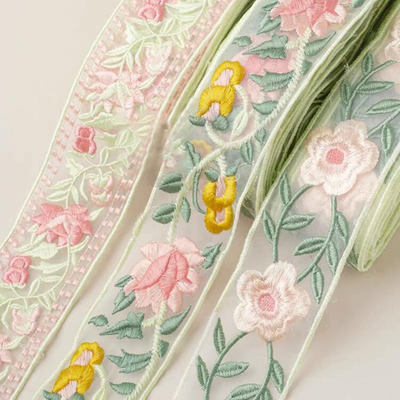 ผ้าลูกไม้ ลายดอกไม้ ใบไม้ สีชมพู สีเขียว 1 หลา