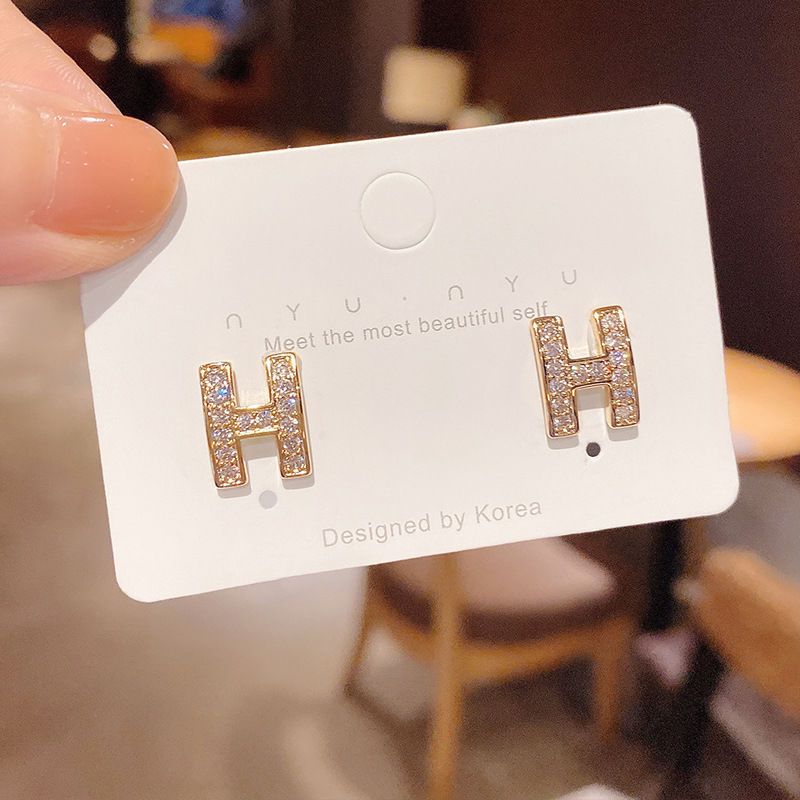 ต่างหูเข็มเงิน S925 ประดับเพชร รูปตัวอักษร H ออกแบบดี แฟชั่นสําหรับผู้หญิง