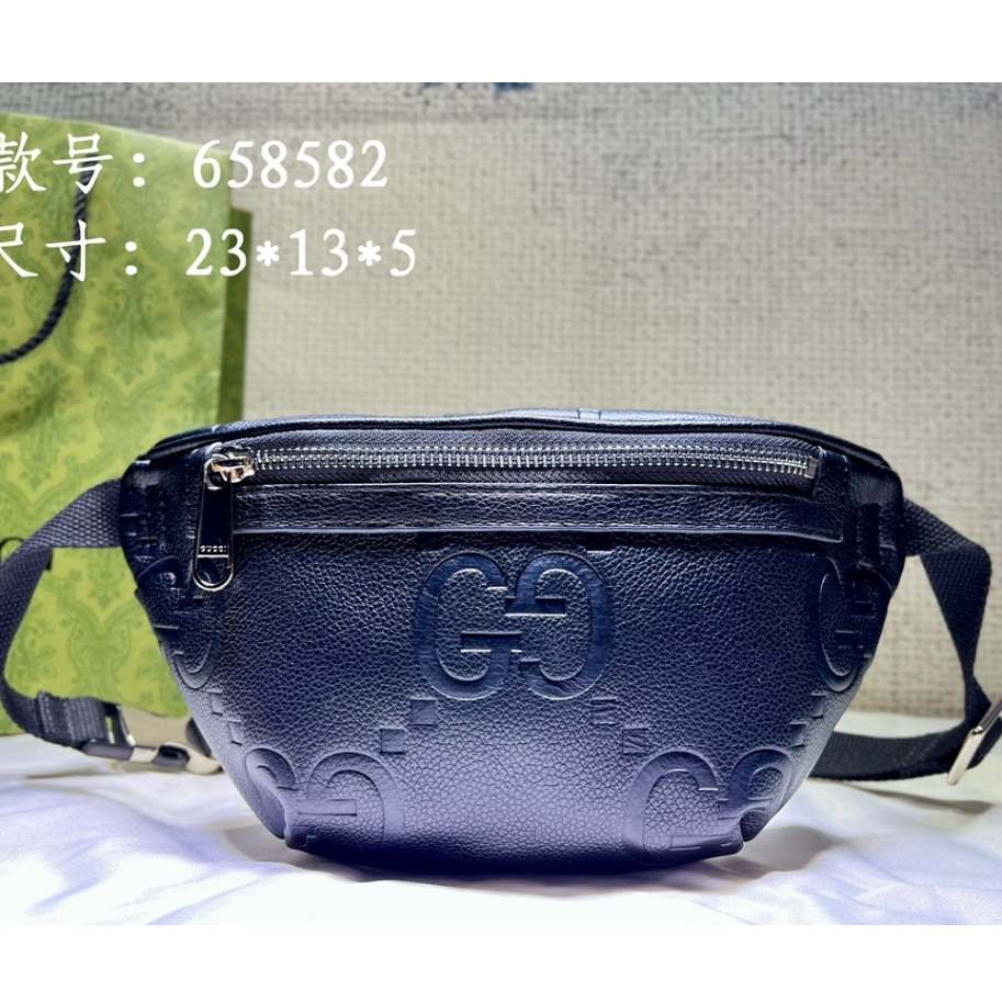 Gucci ใหม่ กระเป๋าคาดเอว คาดอก GG แบบนูน สีดํา สําหรับผู้ชาย 658582
