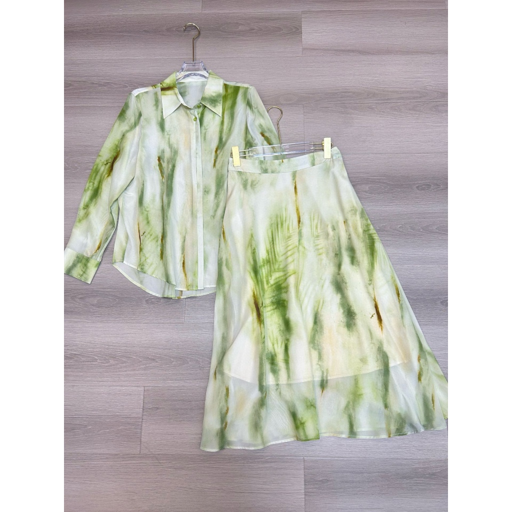 Yimu เสื้อผ้าผู้หญิง ขายส่ง ผ้าไหม ฝรั่งเศส ระดับไฮเอนด์ อารมณ์คนดัง ชุดสองชิ้น ฤดูใบไม้ผลิ ฤดูร้อน สไตล์ใหม่ พิมพ์ลายมัดย้อม สีเขียว