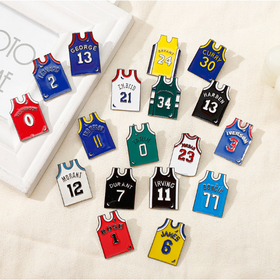LeBrown JAMES Jersey เข็มกลัด KING JAMES ป้ายโลหะ ตกแต่ง