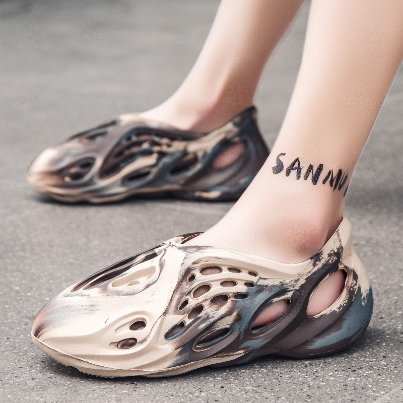 Kenboo Yeezy รองเท้าแตะลําลอง เหมาะกับการเล่นกีฬา เดินชายหาดกลางแจ้ง แฟชั่นสําหรับผู้ชาย และผู้หญิง