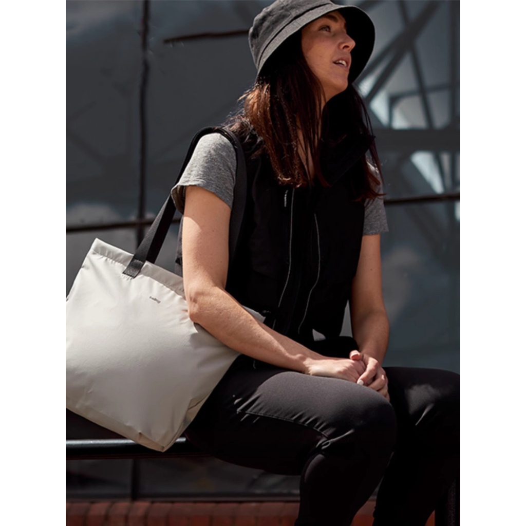 ออสเตรเลีย Bellroy 15L น้ำหนักเบากระเป๋า Tote แฟชั่นพกพาผู้ชายสตรีกระเป๋าไหล่