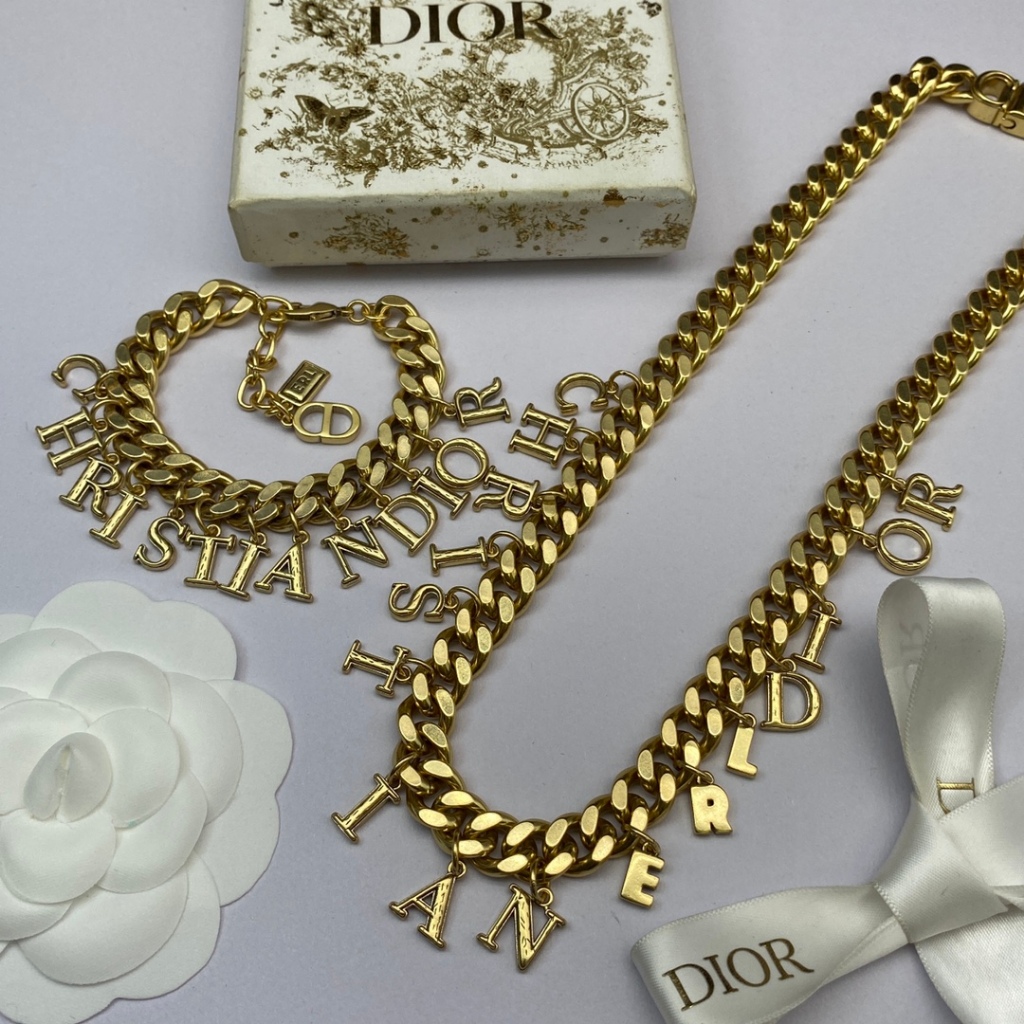 [Fashion Jewelry] ใหม่ ชุดสร้อยคอ สร้อยข้อมือ โลหะ ทองเหลือง ลายโลโก้ สไตล์วินเทจ คลาสสิก 2024