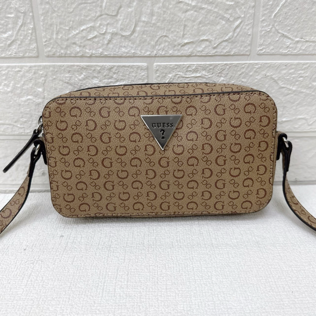 GUESS กระเป๋าสะพายข้างผู้หญิง 2211401