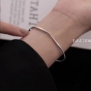 DREJEW สร้อยข้อมือแฟชั่น แบบเกลียว เรียบง่าย ระดับไฮเอนด์ ใหม่ การออกแบบเฉพาะ อินเทรนด์ สไตล์เย็น เครื่องประดับมือ สําหรับผู้หญิง