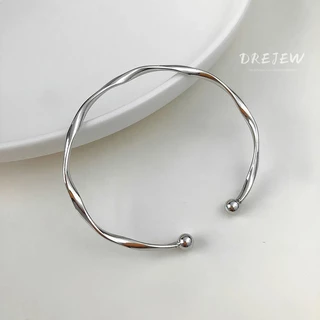 DREJEW สร้อยข้อมือแฟชั่น แบบเกลียว เรียบง่าย ระดับไฮเอนด์ ใหม่ การออกแบบเฉพาะ อินเทรนด์ สไตล์เย็น เครื่องประดับมือ สําหรับผู้หญิง