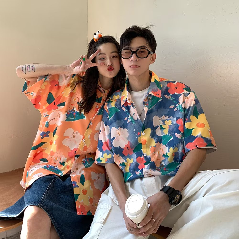เสื้อแจ็กเก็ต แขนสั้น แบบบาง ทรงหลวม ลายดอกไม้ สไตล์ฮ่องกง เรโทร เหมาะกับเดินชายหาด แฟชั่นฤดูร้อน สําหรับผู้ชาย และผู้หญิง รุ่น 006