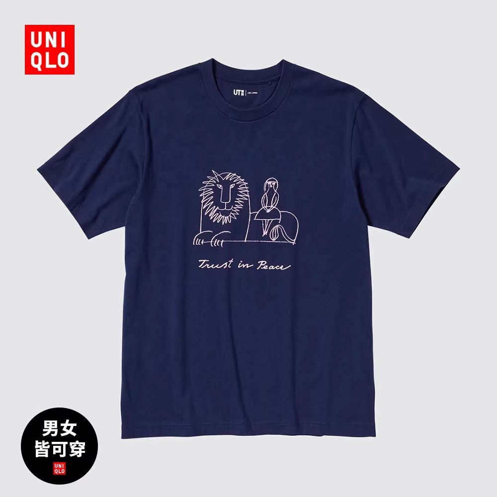 Uniqlo เสื้อยืดแขนสั้น พิมพ์ลาย Lisa Larson สําหรับผู้ชาย และผู้หญิง