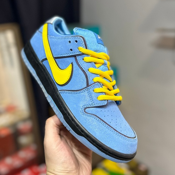 รองเท้าบอร์ด. The Powerpuff Girls x SB Dunk พัฟฟองน้ําน้อย FZ8320-400