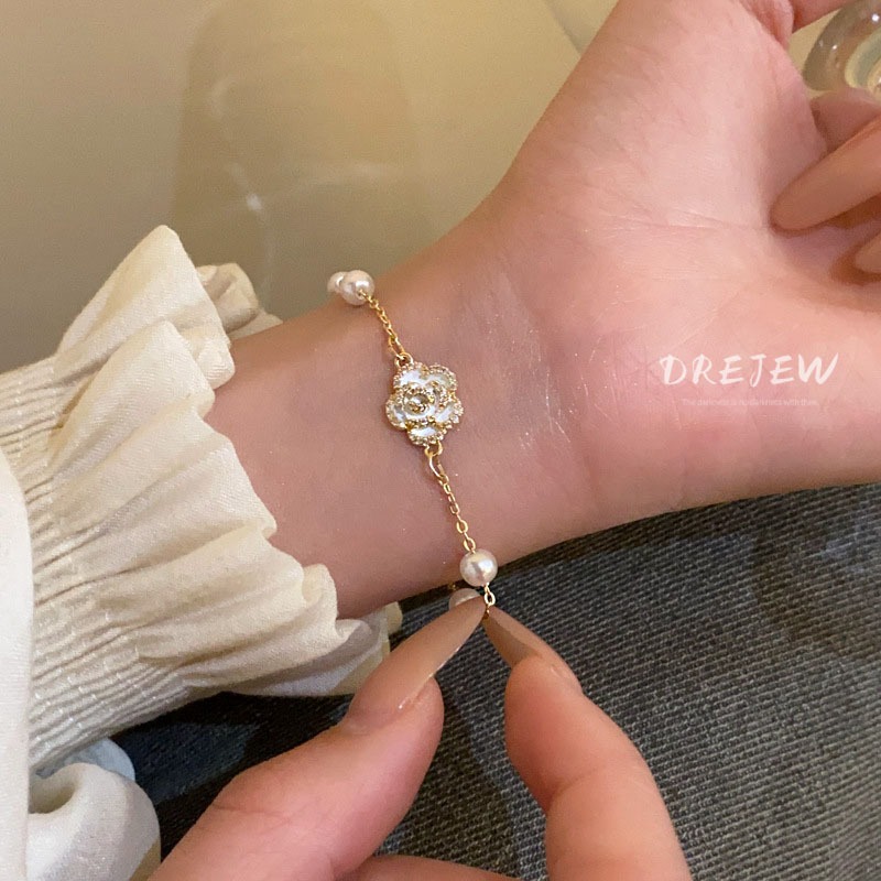 DREJEW สร้อยข้อมือ ทอง 18K จี้ดอกคามิเลีย ประดับมุก สองชั้น สไตล์เกาหลี สําหรับผู้หญิง