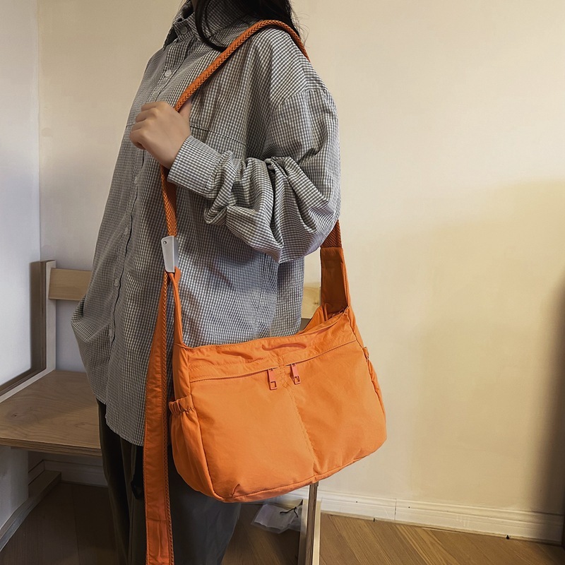 Crossbody Bag Casual Cool กระเป๋าสะพายข้างทำจากวัสดุไนลอน  กระเป๋าผู้หญิงเกาหลีรุ่น ทนทานและกันน้ำ กระเป๋าสวยงามมีสไตล์และดูดี