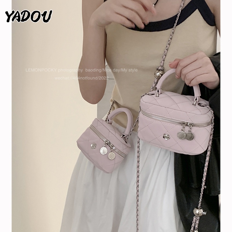 YADOU กระเป๋าสะพายไหล่ข้างเดียวของผู้หญิง กระเป๋ากล่องแฟชั่นสะพายไหล่สายโซ่มีกลิ่นหอมเล็กๆ