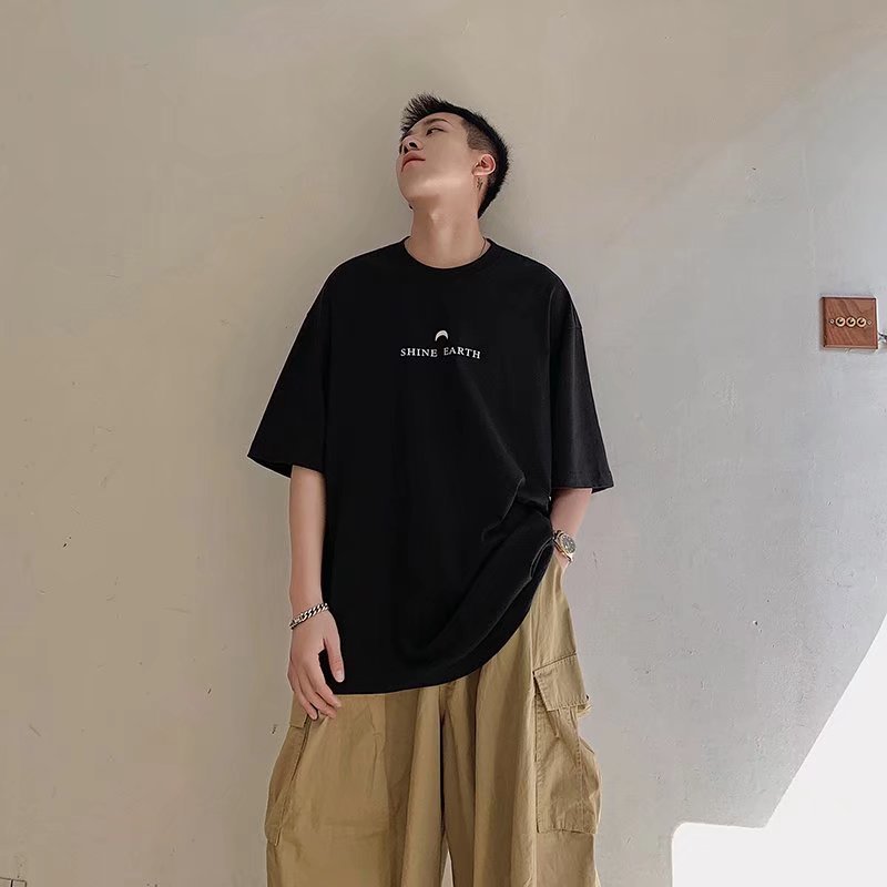เสื้อยืดแขนสั้นลําลอง คอกลม พิมพ์ลายการ์ตูน โอเวอร์ไซซ์ แฟชั่นยอดนิยม สไตล์เกาหลี สําหรับผู้ชาย【M-5XL】