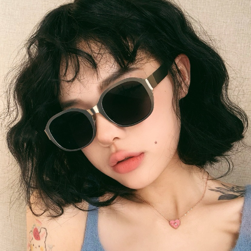 แว่นตากันแดด กรอบโลหะ ป้องกันรังสีอัลตราไวโอเลต ขนาดใหญ่ สไตล์เรโทร สําหรับผู้หญิง - รูปที่ 2