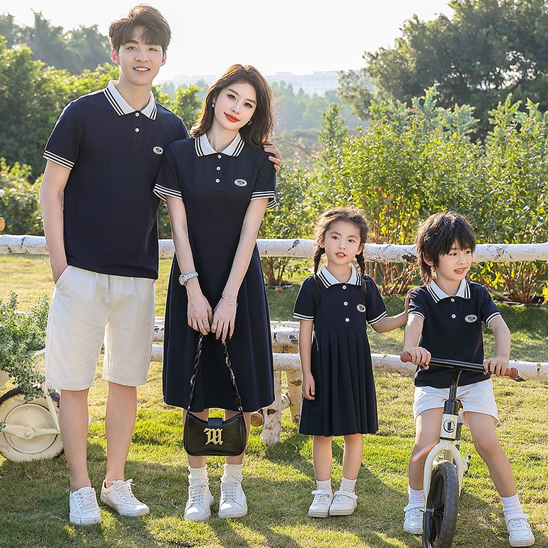 ครอบครัวจับคู่ชุดเสื้อโปโลผู้หญิงเสื้อชุดคู่ ที ฤดูร้อนวันหยุดสั้นกางเกง