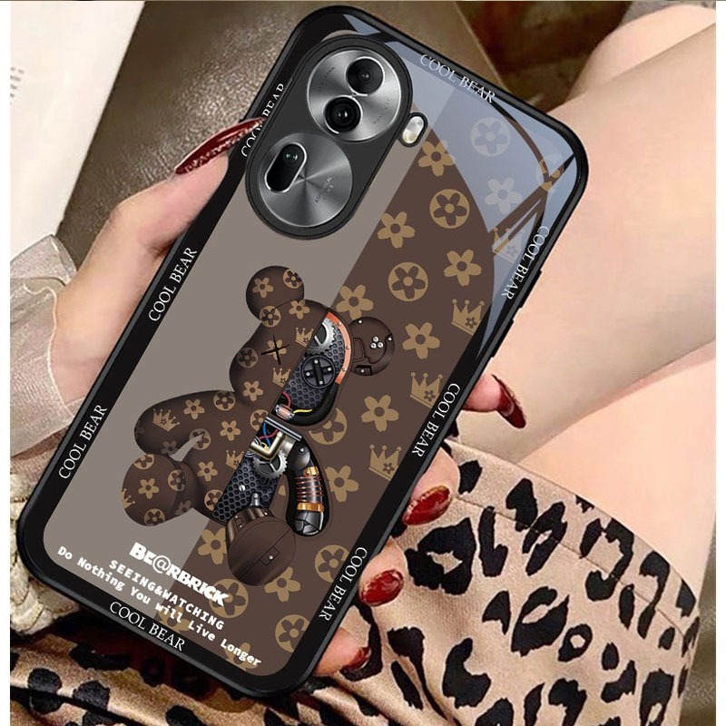 Oppo Reno 12 11 11F 12F 5G กรณี OPPO Reno 8T 10 11 12 Pro 7Z 8Z 6Z 5G กันกระแทกพร้อมตัวป้องกันกล้องแบรนด์อินเทรนด์ Bearbrick 2024 แฟชั่นหมีฝาครอบโทรศัพท์
