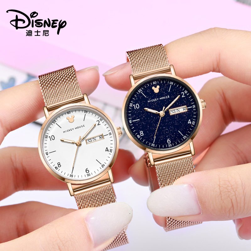Disney อย ่ างเป ็ นทางการแท ้ Mickey Series นาฬิกาข ้ อมืออินเทรนด ์ ควอตซ ์ สายหนังนาฬิกาหญิงนาฬิกานักเรียน Simple All-Match Starry Sky Dial กันน ้ ํา Dual ปฏิทินของขวัญวันเกิด Exchange ของขวัญสําหรับแฟน MK @-