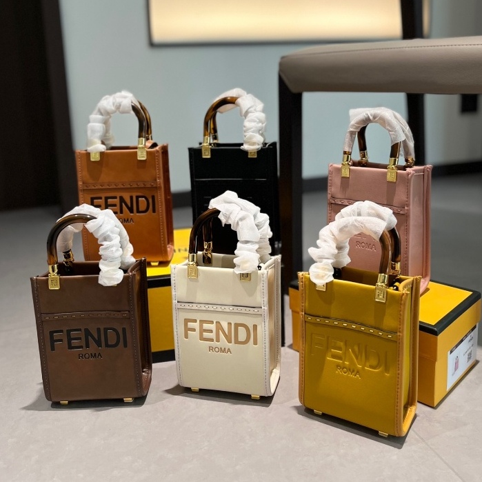 Fendi FENDI ใหม่ กระเป๋าแฟชั่น อินเทรนด์ ใส่แผ่นเปียโน สําหรับผู้หญิง
