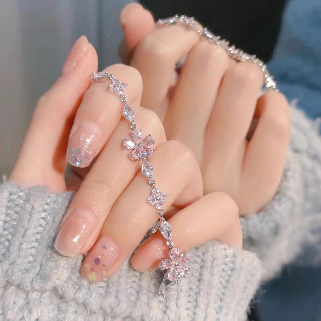 สร้อยข้อมือ ประดับเพทาย ลายดอกไม้ สีชมพู คุณภาพดี เหมาะกับของขวัญวันเกิด สไตล์เกาหลี สําหรับนักเรียนผู้หญิง