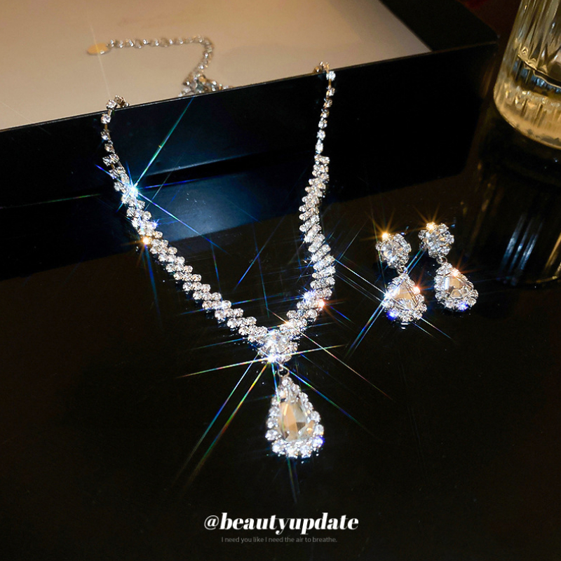 เครื่องประดับ สร้อยคอ ต่างหูแฟชั่น จี้อัญมณี หรูหรา