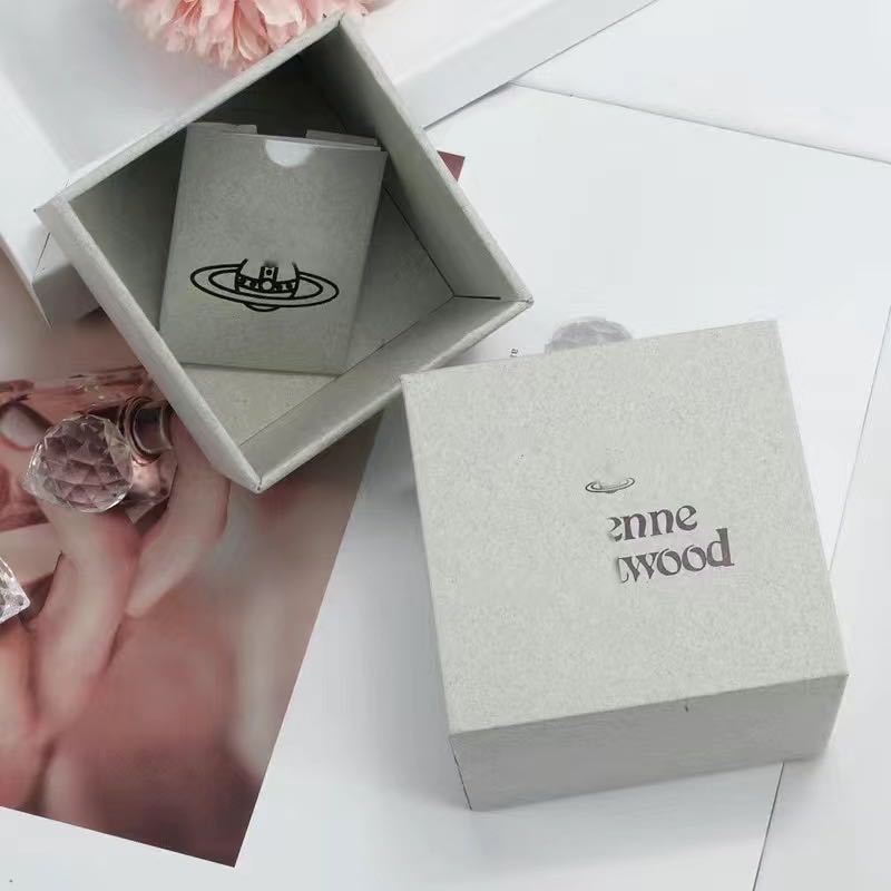 Vivienne Westwood กล่องไม้ สําหรับเก็บสร้อยคอ แหวน